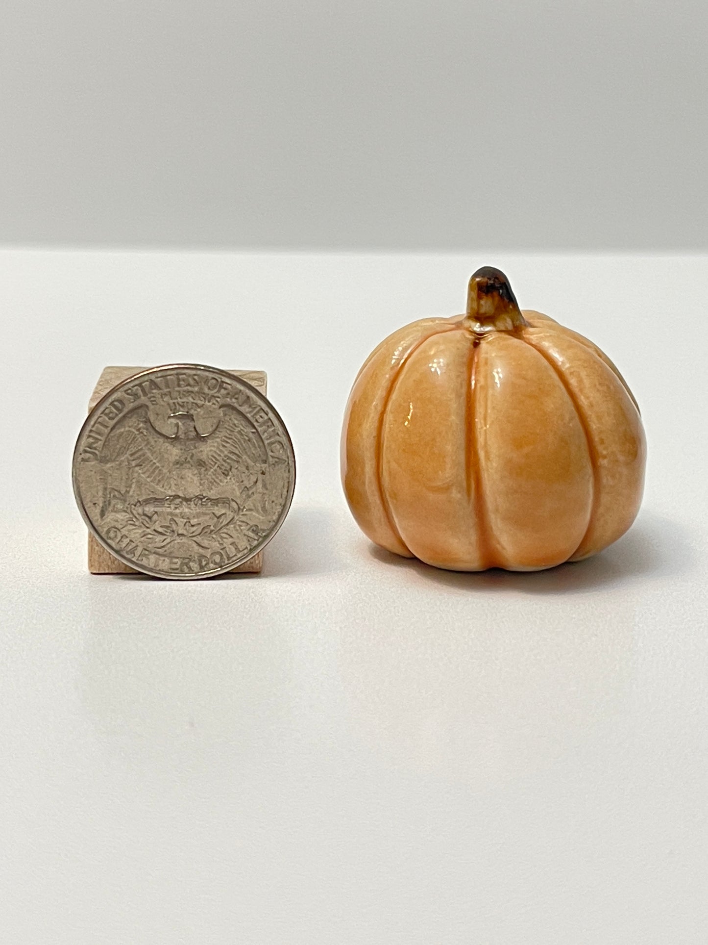 Small Pumpkin - Sandalwood - Round