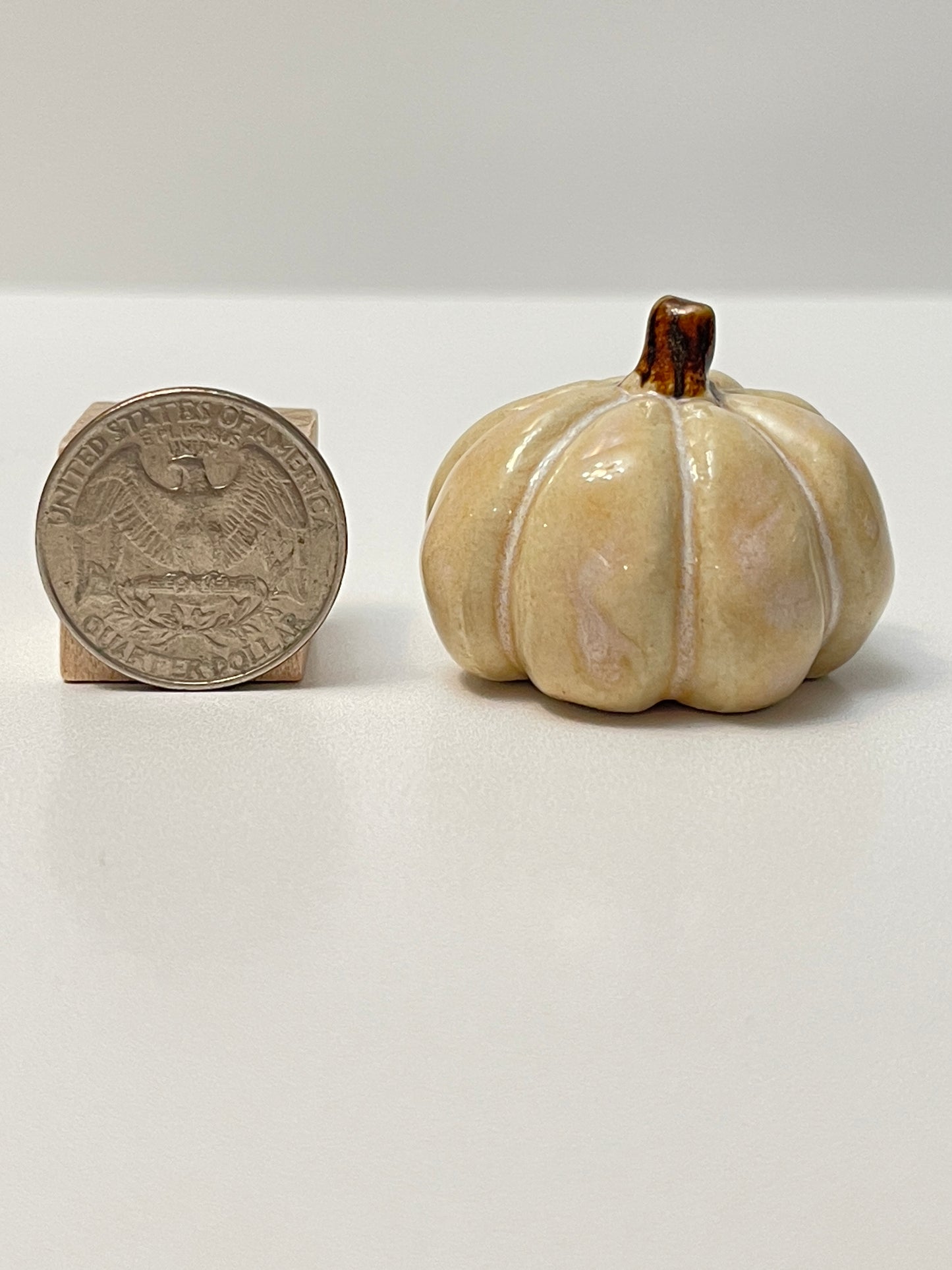 Small Pumpkin - Honey - Round