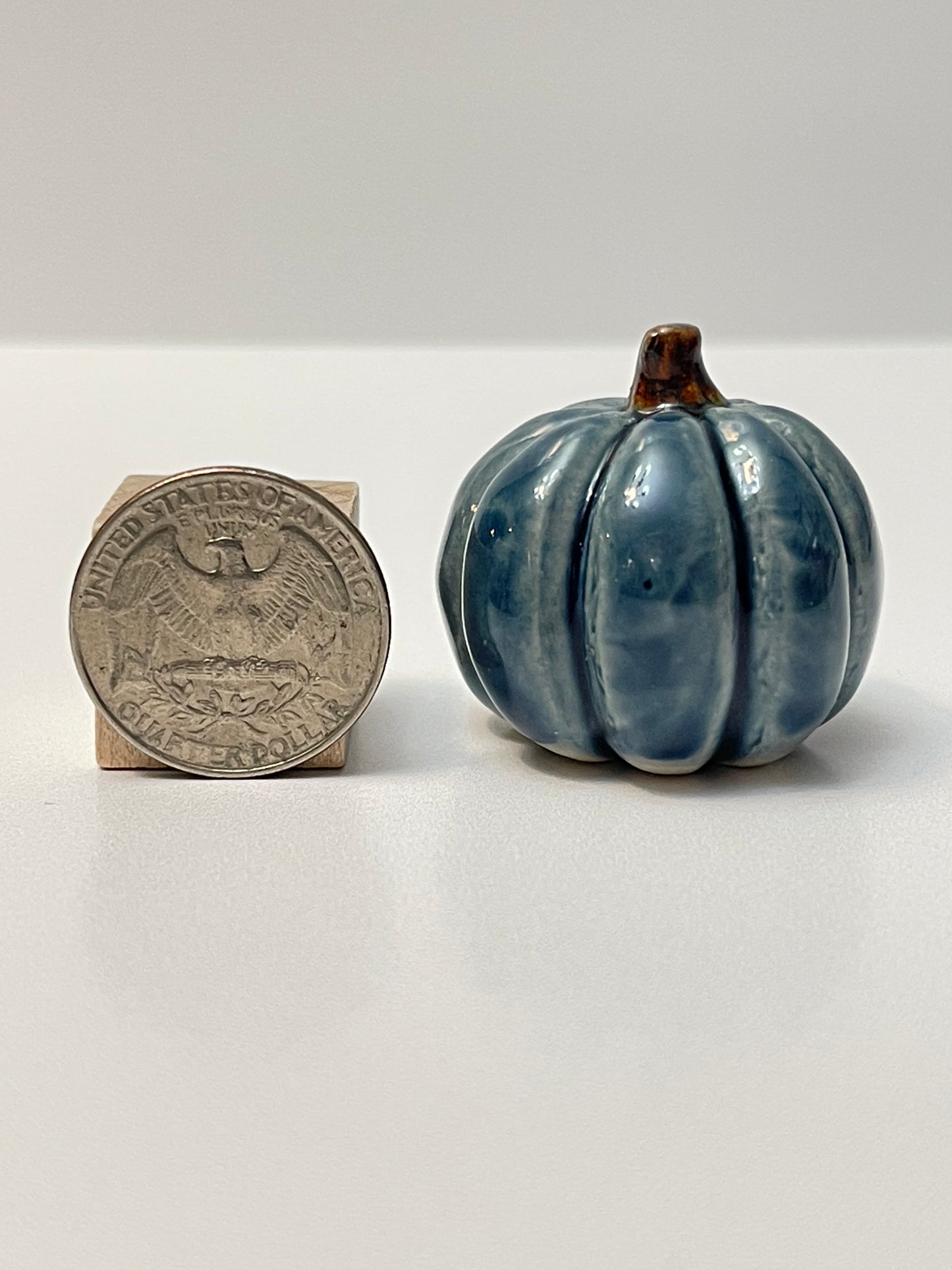 Small Pumpkin - Shiny Blue - Round